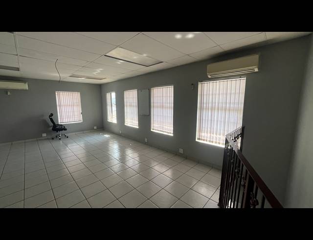500M² WAREHOUSE TO LET IN SPARTAN